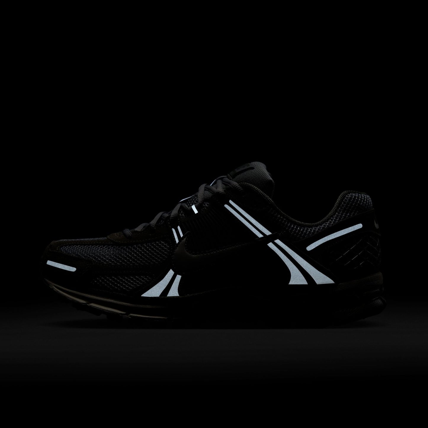 Nike Zoom Vomero 5 Men's Shoes